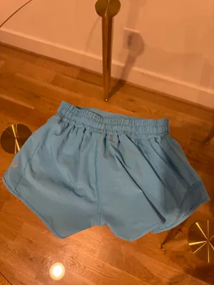 Lululemon Hotty Hot 2.5" Shorts thumbnail 2