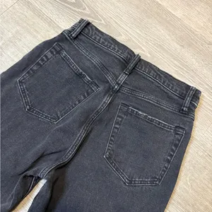 •Abercrombie & Fitch• Ultra High Rise Ankle Straight Jeans thumbnail 5