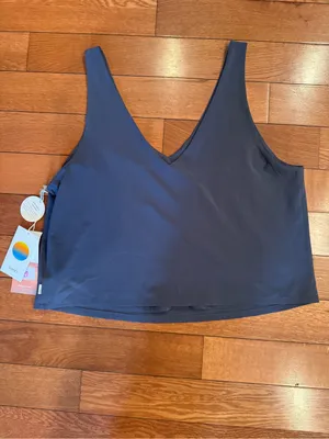 NWT Vuori Women’s Villa Cropped Tank Top- Gray- Large thumbnail 2