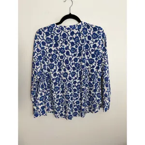 Ann Taylor Blue and white Popover Women's blouse size MP thumbnail 4