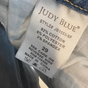 Judy Blue Distressed Denim Shorts Lace Trim Raw Hem Size 29‎ thumbnail 7