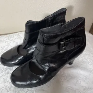 Aerosoles Alaska Black Leather Ankle Boots Heeled Buckle Bootie Womens 9.5 thumbnail 3