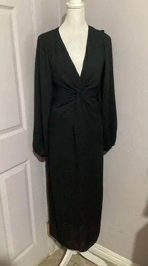 Revolve Krisa Long Sleeve Deep V Neck MIDI Black Dress thumbnail 2