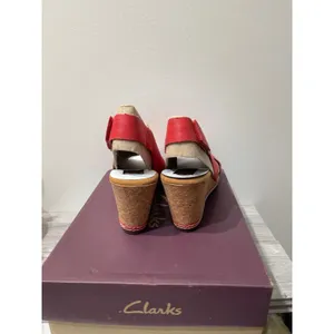 Clarks Helio Float4 Red Suede‎ Cork Wedge Sandals Womens 8 Medium New thumbnail 3