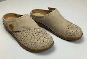 Earth Origins Women’s Slip on Mules Clogs Size 7W NWOT thumbnail 1