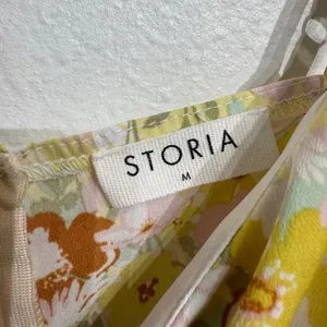 Storia Yellow Floral Tiered Romper Sz M thumbnail 5