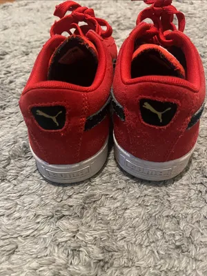 Puma unisex’s Red Suede Low-Top Sneakers thumbnail 4