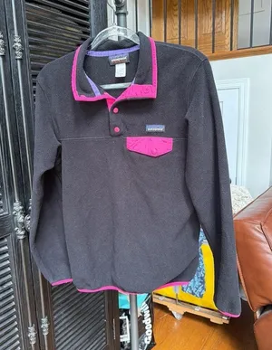Patagonia Women's‎ Lightweight Synchilla Snap-T Pullover black pink fleece M thumbnail 1