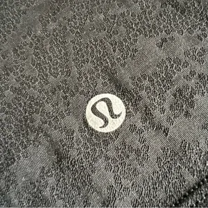 Women’s Lululemon Athletica Black Sleeveless Muscle Tank Crop Top Workout Gym thumbnail 4