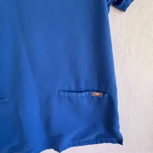 FIGS Royal Blue Catarina One-Pocket Scrub Top Women’s Size Small Style FW1100 thumbnail 4