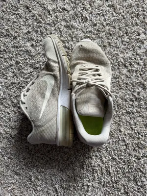 Women’s Nike Air Max Tennis Shoes thumbnail 3