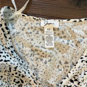 NWT black and white wrapped blouse Size XS thumbnail 3