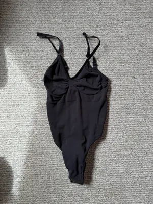 SKIMS Thong Seamless Sculpt Bodysuit Onyx thumbnail 1