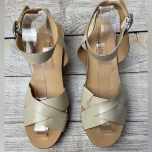Lucky Brand Hadilla Women’s Tan Leather Platform Sandal With Studs Size 10M thumbnail 2