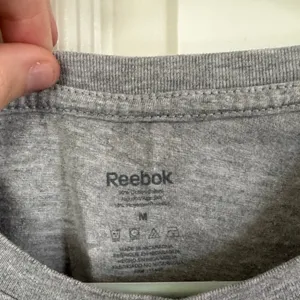 Reebok Gray T-Shirt with Purple Logo / B8 thumbnail 3