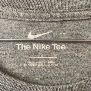 Nike‎ XL Gray T-Shirt Love NYC Graphic Swoosh Logo Sportswear Tee thumbnail 4