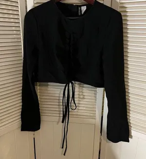 Divided XL black tie up long sleeve crop top thumbnail 1