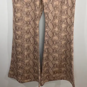 Elodie Tan Animal Print High Rise Flare Leg Pants Women XL NWT Retro Bohemian thumbnail 4