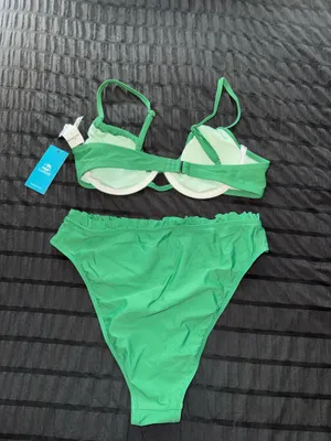 Cupshe Ruffle Bikini thumbnail 4
