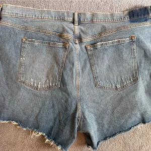 Abercrombie & Fitch Curve Love Mom‎ Shorts 36 High Rise Distressed NWT 4” Denim thumbnail 2