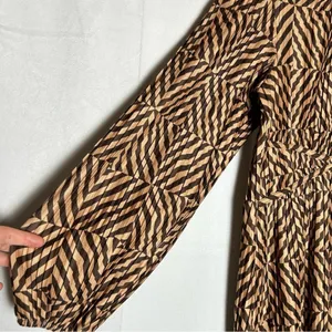 Zara Brown & Tan Zigzag Stripe Geometric Long Sleeve Crinkle Mini Dress‎ Medium thumbnail 4