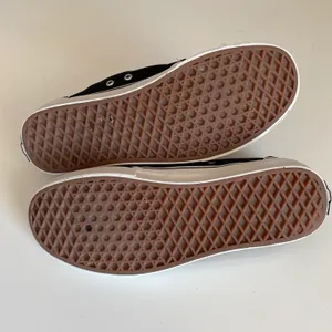 Vans Chukka Low women’s black sneakers thumbnail 3