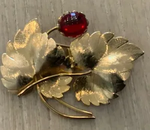 Vintage brooch Gold thumbnail 1