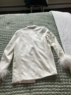 Edikted White feathered blazer with button-up front and pockets #glamour #party #festival thumbnail 2