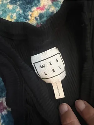 Wesley large black tank top thumbnail 6