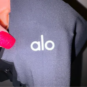 Alo Yoga Ripped Warrior women's leggings. Sz small. Preloved, excellent. thumbnail 8