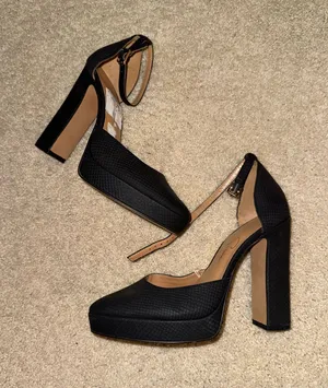 Jessica Simpson Heels thumbnail 1