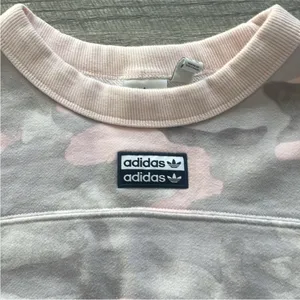 Adidas Size Large Pink Camouflage Crewneck Sweatshirt. thumbnail 3