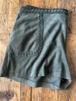 Gianni Bini Olive Green Faux Suede Back Zip Short Shorts Size L thumbnail 1