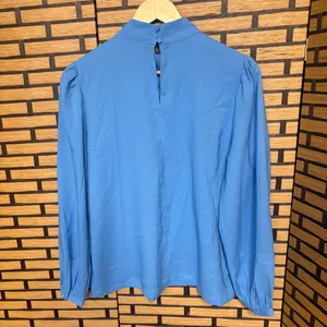 Ann Taylor Blue Pleated Blouse Size‎ Medium thumbnail 2