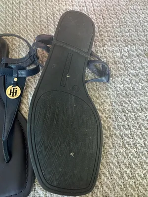 Tommy Hilfiger Navy Leather T-Strap Sandals with Gold Emblem thumbnail 3