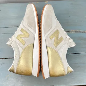 New Balance 620 Women 9.5 Sneakers Cream Gold Metallic CW620JD2 Low Top Shoes thumbnail 10