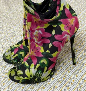 Steve Madden Floral Black Pink Green Heels thumbnail 1