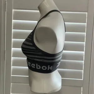 REEBOK thumbnail 4