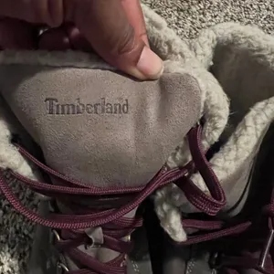 Timberland‎ Taupe Leather Faux Fur Lined Lace Up Hiking Boots Burgundy Accents thumbnail 11