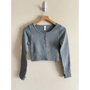 Aerie Offline Women S Green Main Squeeze Crop Thermal Henley Seamless Waffle‎ thumbnail 2