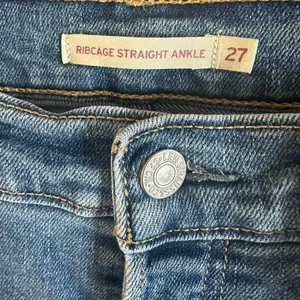 Levi's Ribcage Straight Ankle Jeans Womens Sz 27 Button Fly Medium Wash Stretch thumbnail 5