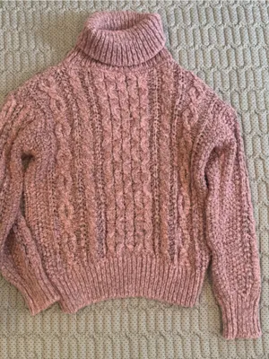 Cozy Pink Cable thumbnail 3
