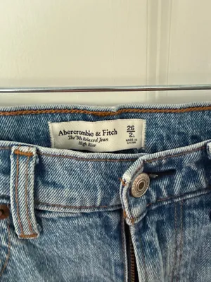 Abercrombie & Fitch The 90s Relaxed Jean thumbnail 3
