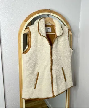 Old Navy cream Sherpa zip up vest thumbnail 2