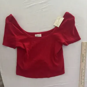 Universal Threads Women's Shrunken Short Sleeve Scoop Neck T-Shirt - Red L thumbnail 4