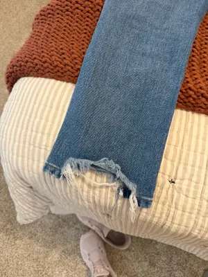 Vervet Distressed Jeans thumbnail 6
