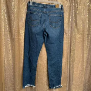 American Eagle Dark Wash Stretch Ripped Mom Jeans Size 6 Regular thumbnail 2