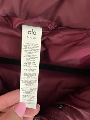 ALO Yoga NWT Gold Rush Puffer Jacket Burgundy with Zipper pockets Size S thumbnail 10