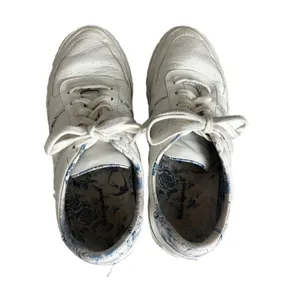 Reformation Harlow white leather blue floral sneakers size 8 thumbnail 7