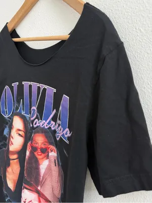 Olivia Rodrigo off-the-shoulder black graphic tee thumbnail 6